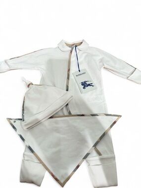 NWT Burberry Baby Outfit Set